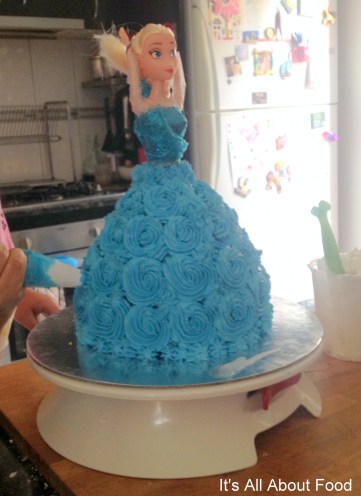 Elsa & Anna Cake7